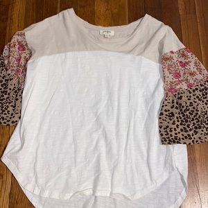 Small umgee flutter sleeve boxy top